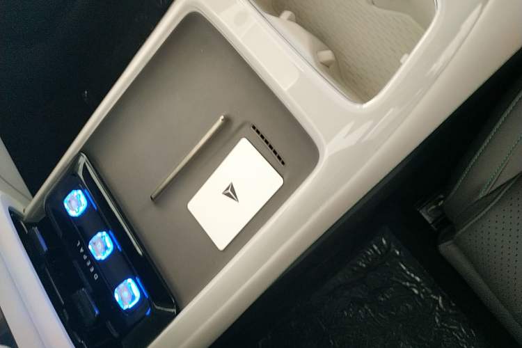 Used Deepal L07 2025 230 Ultra Qiankun Intelligent Driving ADS SE Range-Extended Version