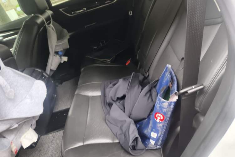 Used Cadillac XT5 2018 25T Luxury Model Left Rear Seat