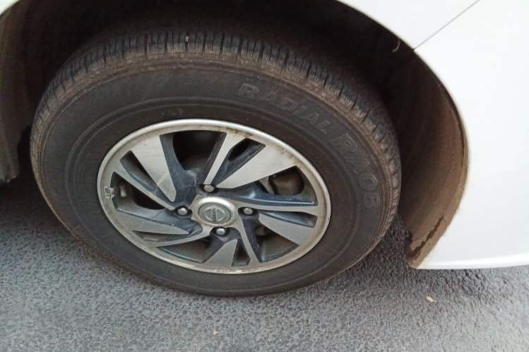 Used Nissan NV200 2018 1.6L CVT Luxury Model Right Front Wheel Hub