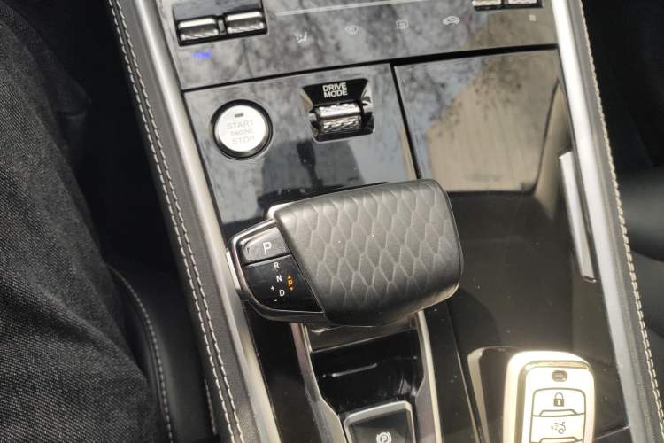 Used CHANGAN CS85 COUPE 2021 2.0T Automatic Luxury Version Gear Lever