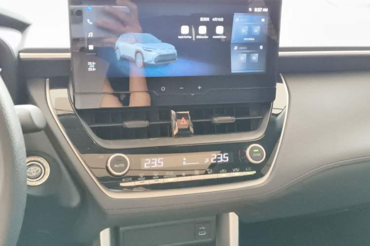 Used Toyota FRONTLANDER 2023 2.0L Smart Electric Hybrid Dual-Engine Leading Edition Audio And AC Panel