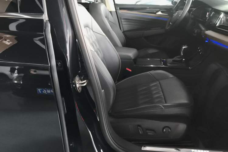 Used Volkswagen Passat 2019 330TSI Luxury Edition China VI Standard