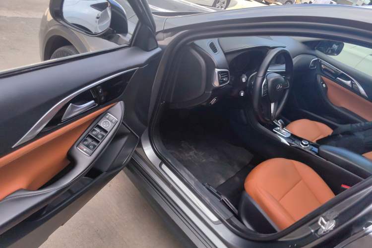 Used Infiniti QX30 2017 1.6T Two-Wheel-Drive Sport Edition