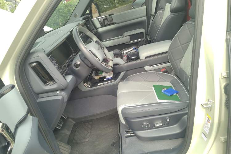 Used Formula Leopard Leopard 5 2023 Navigator Edition
