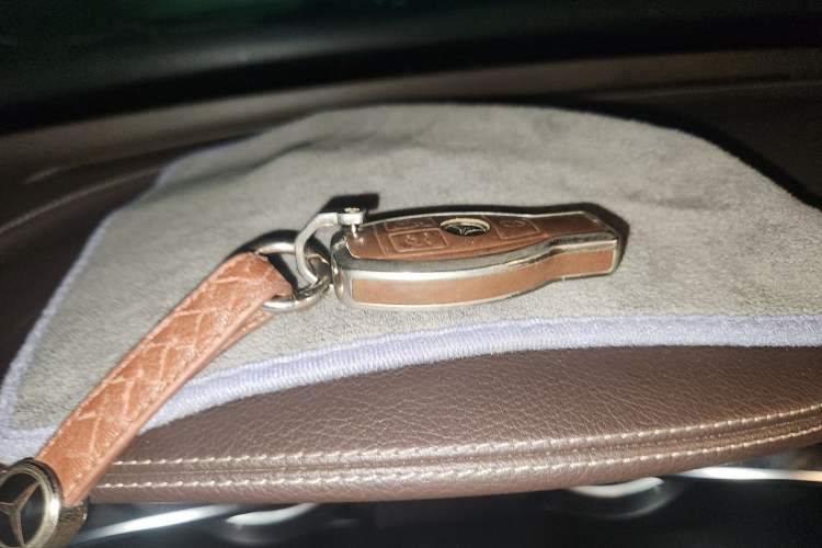 Used Mercedes-Benz GLC 2019 GLC 300 L 4MATIC Dynamic Model Vehicle Key