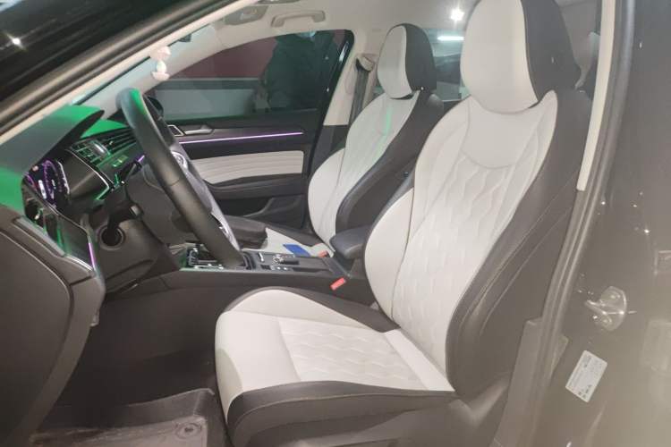 Used Volkswagen Magotan 2026 30 Million Vehicles Selected Model 380TSI DSG Luxury Edition Left Front Seat