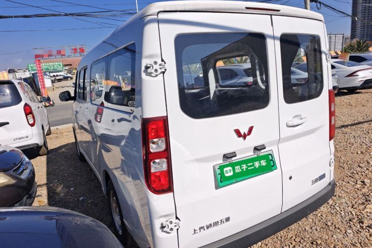 Used Wuling Yangguang 2024 300KM Comfort Version Passenger Van 75kW Rear Left 45 Deg