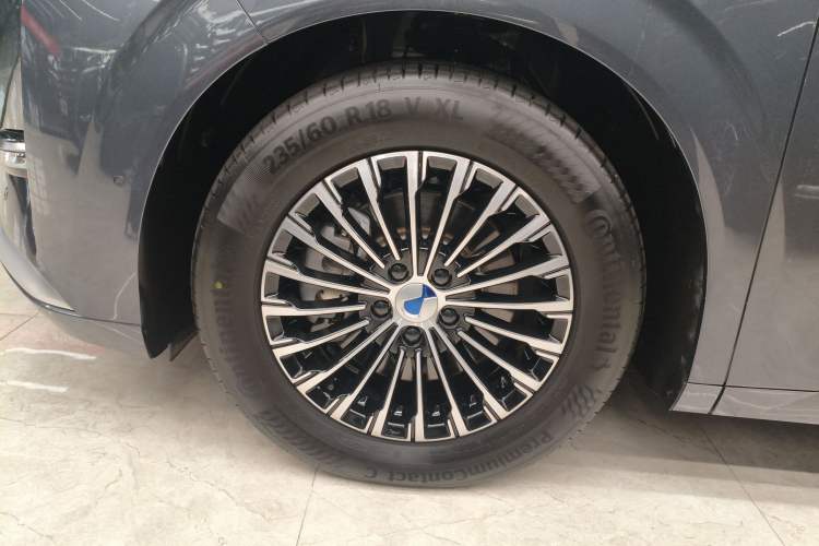 Used Denza D9 2025 DM-i Intelligent Drive 1020 Four-Wheel Drive Flagship Model