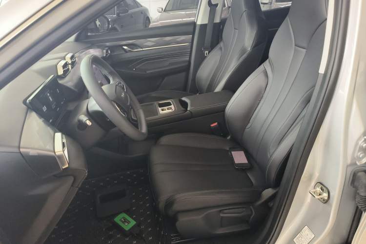 Used Dongfeng Aeolus Mage 2025 1.5T JingShang Edition
