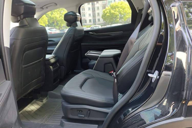 Used Ford Edge 2025 Ford Explorer L 2.0T EcoBoost E-Hybrid Two-Wheel Drive 7-Seater Luxury Model
