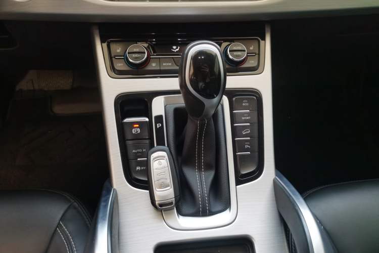 Used Geely Auto Emgrand X7 Sport 2016 1.8TD Automatic Smart Model Gear Lever