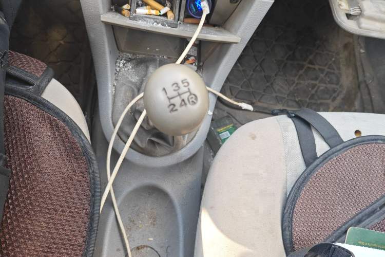 Used FAW Xiali N5 2011 1.3L Manual Luxury Edition Gear Lever