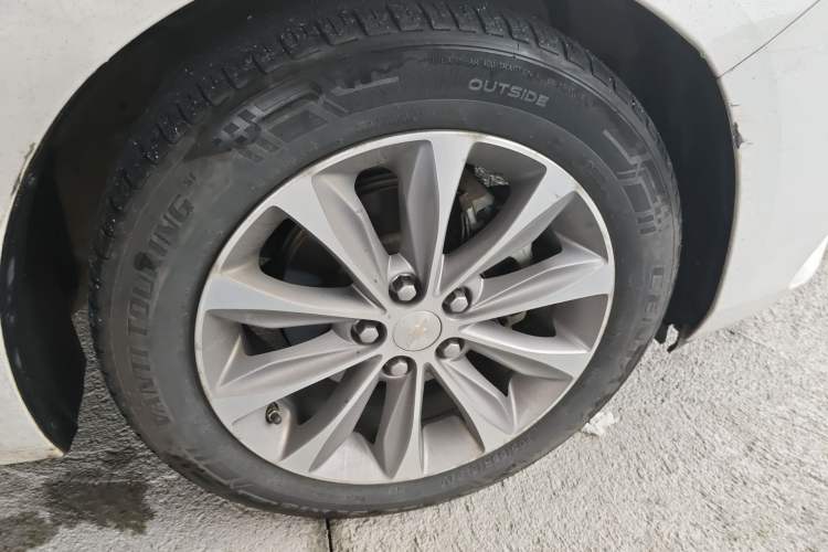 Used Chevrolet Monza 2021 320 Automatic Enjoyment Sunroof Edition Right Front Wheel Hub