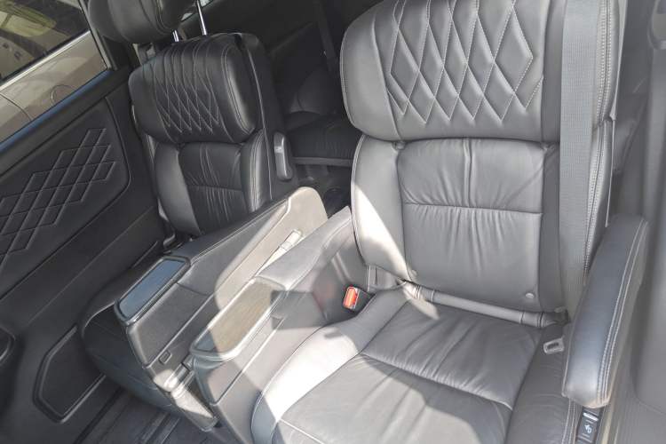 Used Honda Elysion 2019 2.0L Hybrid Luxury Edition
