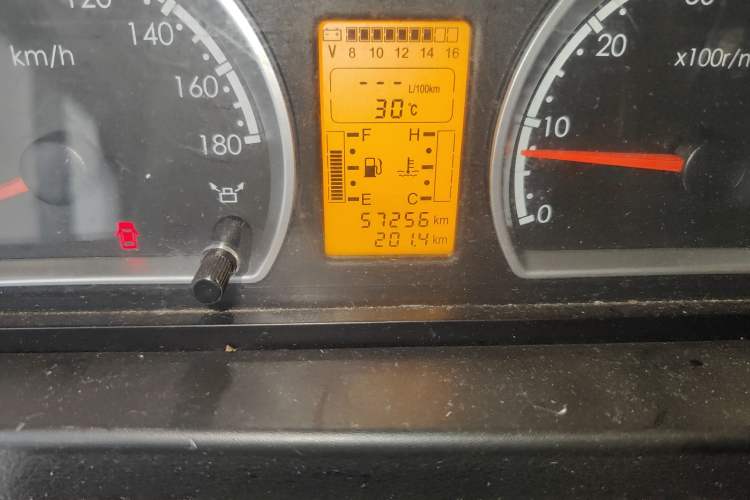 Used Dongfeng Yufeng Yufeng 2016 2.5T Lingyun Edition Yulibao Short Wheelbase Mid-Roof National V ZD25
