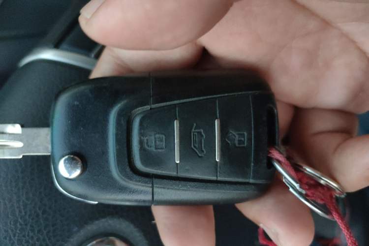 Used SAIC MAXUS Xintu V80 2021 2.0T Manual Classic Aoyuntong Short Wheelbase Mid-Roof 5/6-Seater
