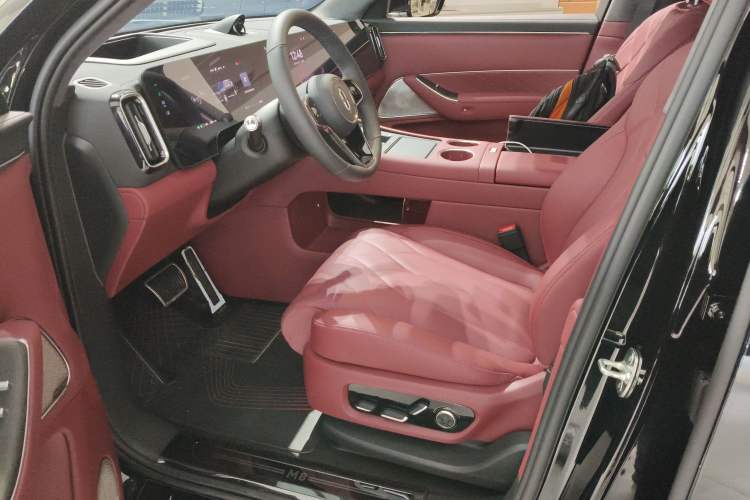 Used Hima AITO M8 2025 Model Pure Electric Max+ Six-Seat Four-Wheel-Drive Version