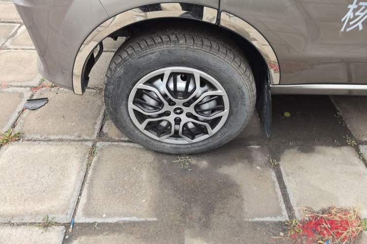 Used Jinbei Hiace X30 2024 1.5L Wealthy-Style Passenger Van 5/6/7 Seater