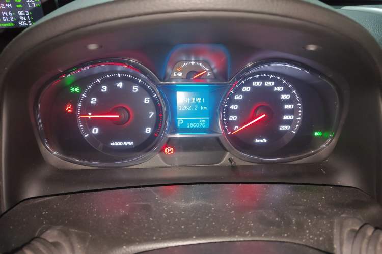 Used Chevrolet Captiva 2015 2.4L 4x4 Flagship Edition 7-Seater
