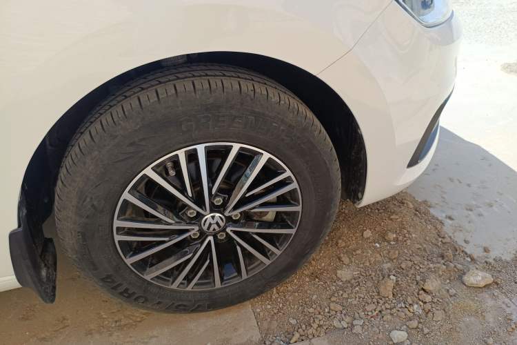 Used Volkswagen Santana 2021 1.5L Manual Fashion Edition Right Front Wheel Hub