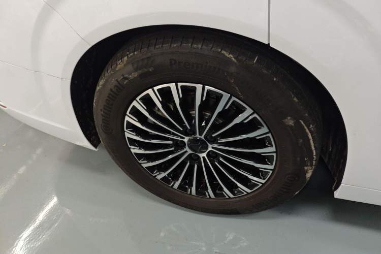 Used Denza D9 2024 DM-i 1050 Luxury Model