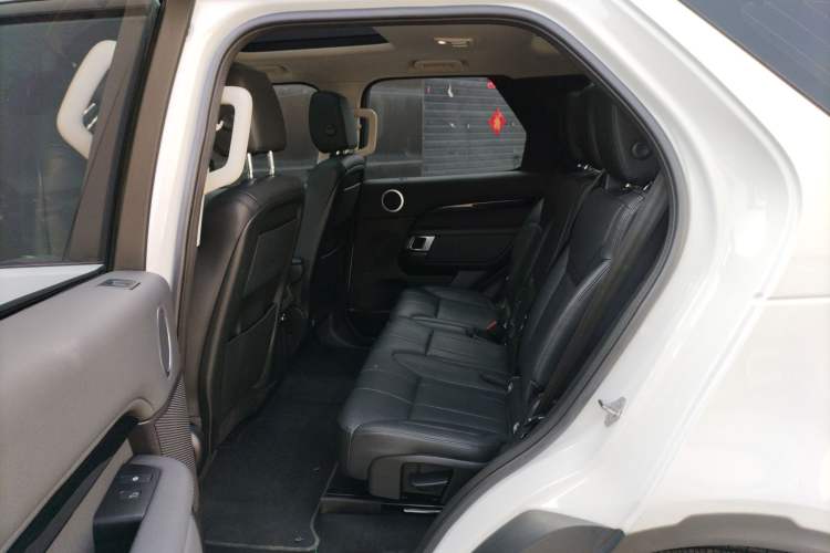 Used Land Rover Discovery 2018 2.0T SE
