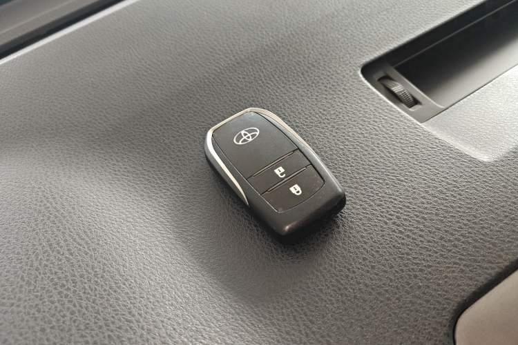 Used Toyota RAV4 2018 2.0L CVT Two-Wheel Drive Fashion X Edition