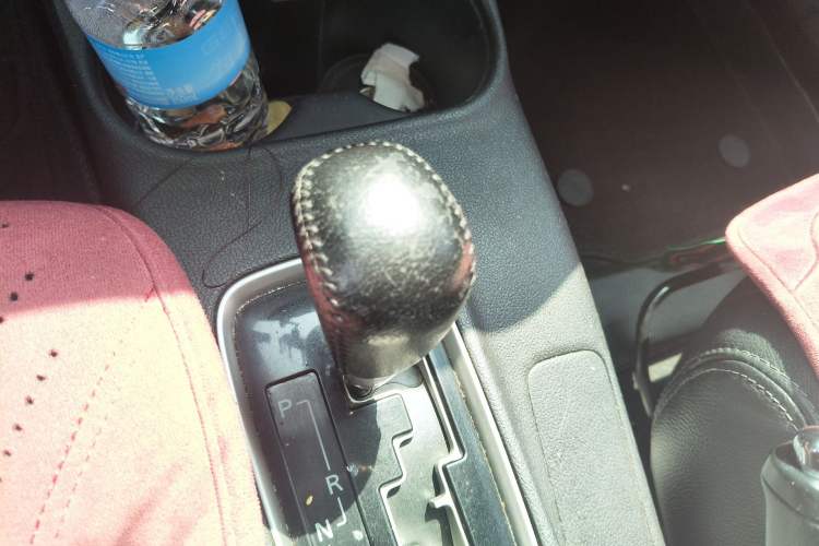 Used Mitsubishi Outlander 2014 2.4L 4x4 Deluxe Value Edition 5 Seats Gear Lever