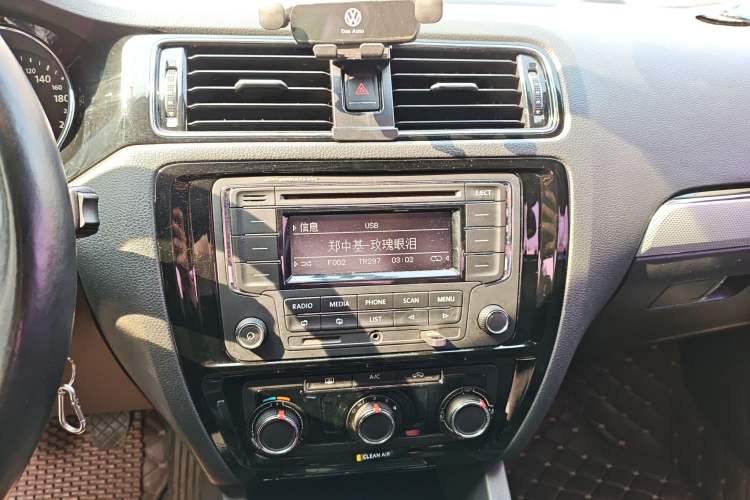 Used Volkswagen Sagitar 2015 1.6L Manual Comfort Model
