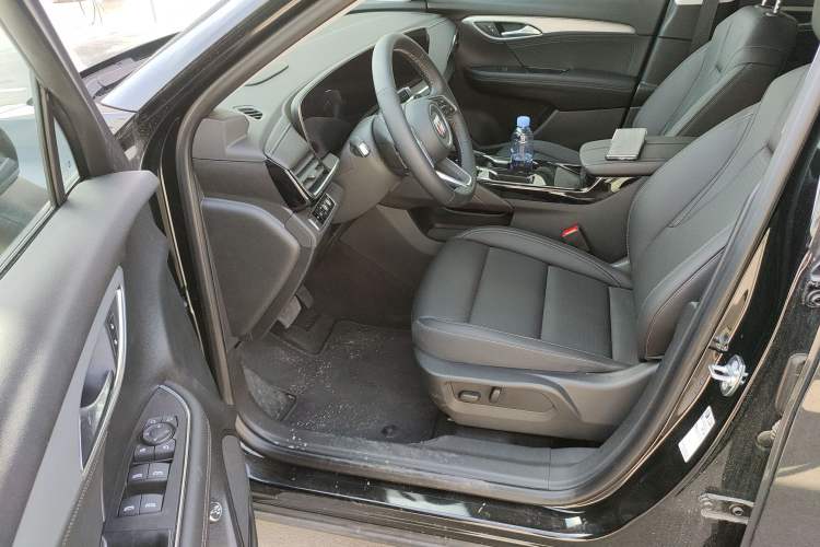 Used Buick Envision 2025 25T Entry-Grade Platinum Edition Driver Seat