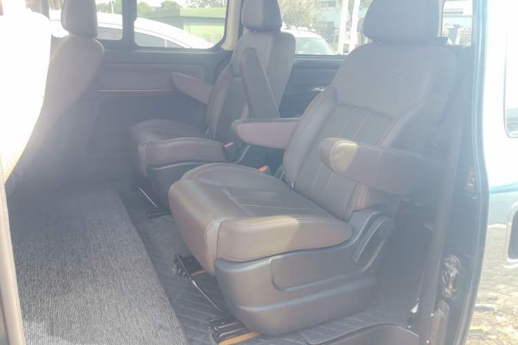 Used FORTHING Lingzhi PLUS 2021 Travel Edition 2.0L Manual Luxury 7-Seater
