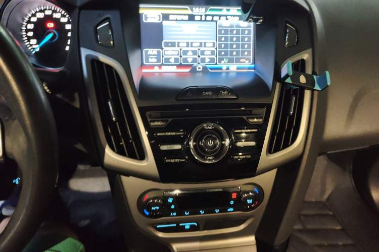 Used Ford Focus 2012 Sedan 1.6L Manual Fashion Edition Audio And AC Panel