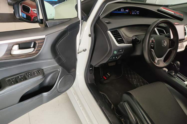 Used Honda Jade 2017 1.8L automatic Comfort version 5 seats
