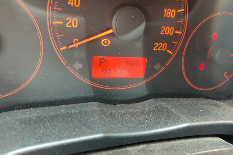 Used Honda Greiz 2016 1.5L CVT Classic Edition Odometer Close Up