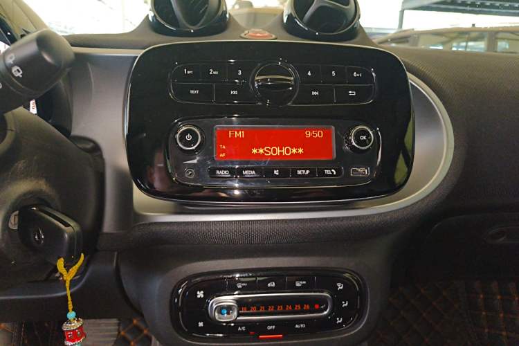 Used smart fortwo 2015 1.0L 52 kW Hardtop Passion Edition Audio And AC Panel