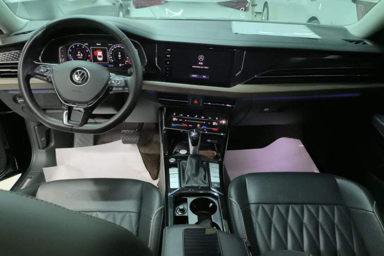 Used Volkswagen Passat 2020 Revised Version 330TSI Luxury Edition China VI Standard
