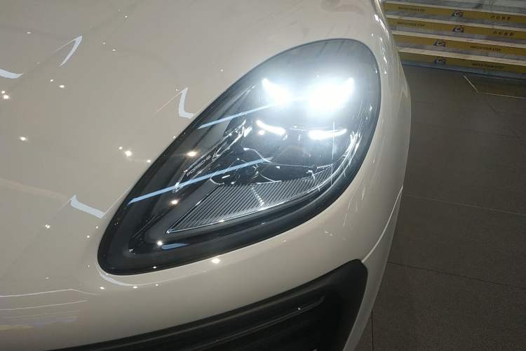 Used Porsche Macan 2023 Macan 2.0T Left Front Headlight