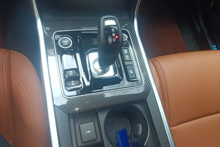 Used Jaguar XEL 2024 2.0T 250 PS R-DYNAMIC S Ebony Black Sport Edition Gear Lever