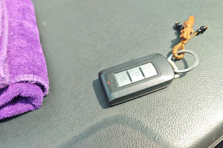 Used Mitsubishi Outlander 2016 2.4L 4x4 Elite Edition 5 Seats Vehicle Key