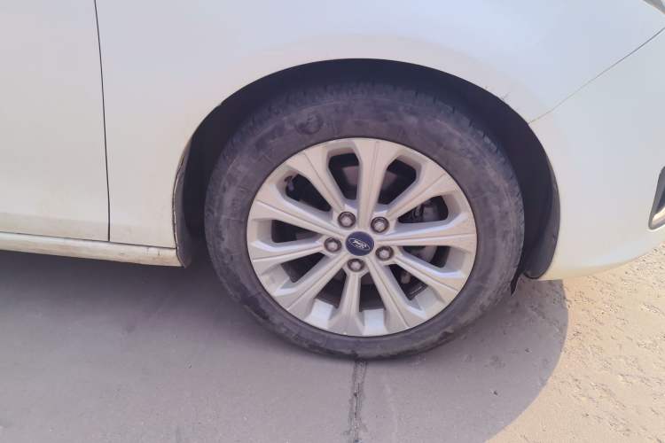 Used Ford Escort 2015 1.5L Automatic Fashion Model Right Front Wheel Hub