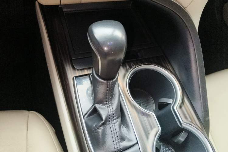 Used Toyota Camry 2018 2.0E Leading Edition
