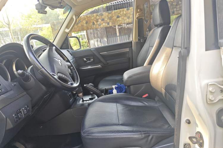Used Mitsubishi Pajero 2015 3.0L Automatic Elite Plus Version China V Standard Left Front Seat