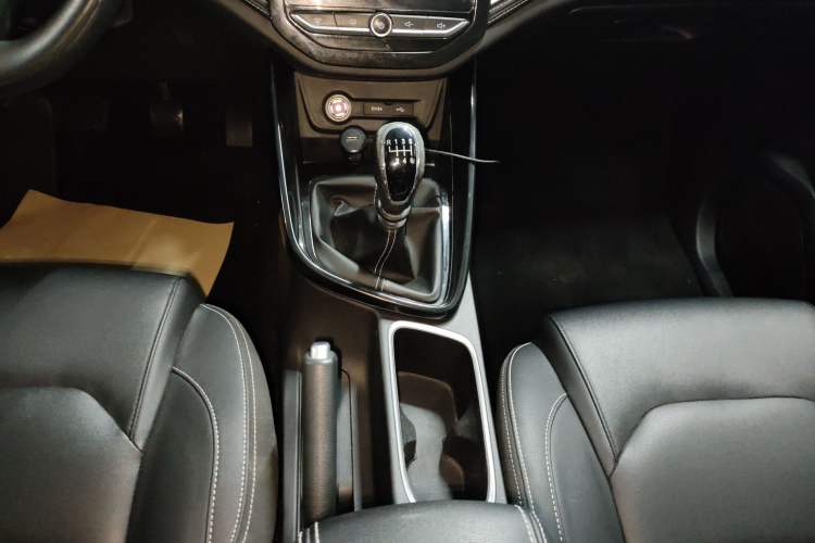 Used Baojun 530 2021 Global Car Anniversary Edition 1.5T Manual Prestige Model 6 Seats
