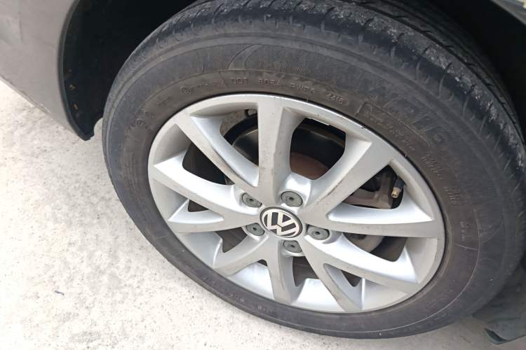 Used Volkswagen Sagitar 2012 1.4TSI Automatic Luxury Edition Right Rear Wheel Hub