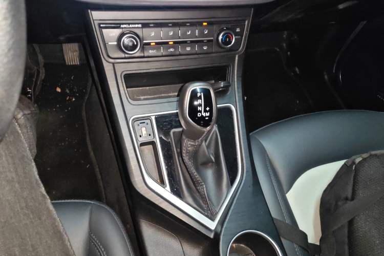 Used Geely Auto Vision 2020 Revised Version 1.5L CVT Asian Games Edition Gear Lever