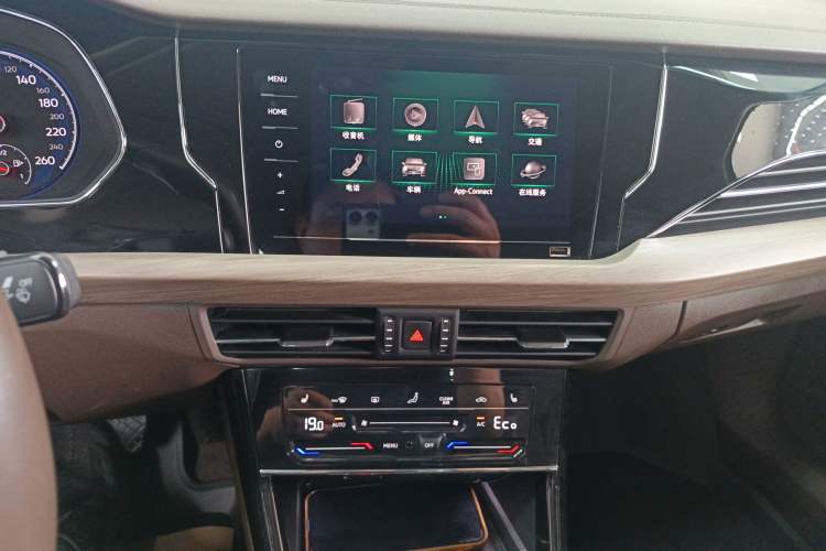 Used Volkswagen Passat New Energy 2020 430 PHEV Hybrid Luxury Edition China VI Standard Audio And AC Panel