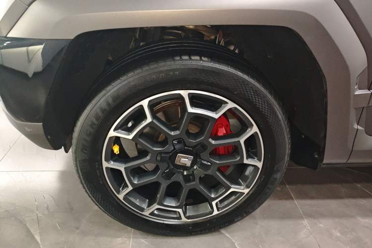 Used Tank 700 New Energy 2024 Hi4-T Extreme Edition Left Front Wheel Hub