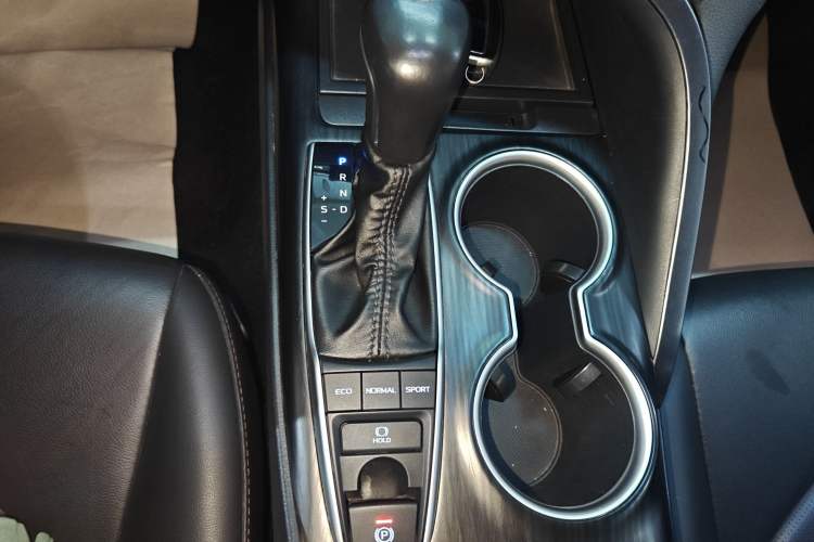 Used Toyota Camry 2023 2.5G Luxury Edition Gear Lever