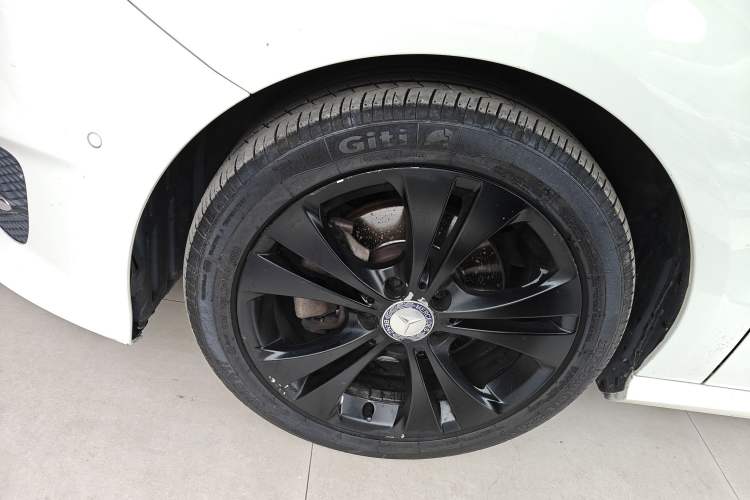 Used Mercedes-Benz B-Class 2015 B 200 Fashion Model Left Front Wheel Hub