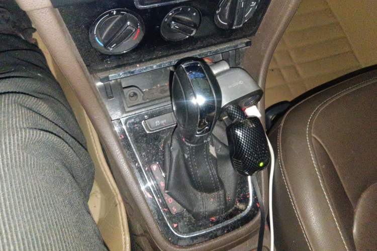 Used Volkswagen Bora 2014 1.6L Automatic Comfort Model Gear Lever